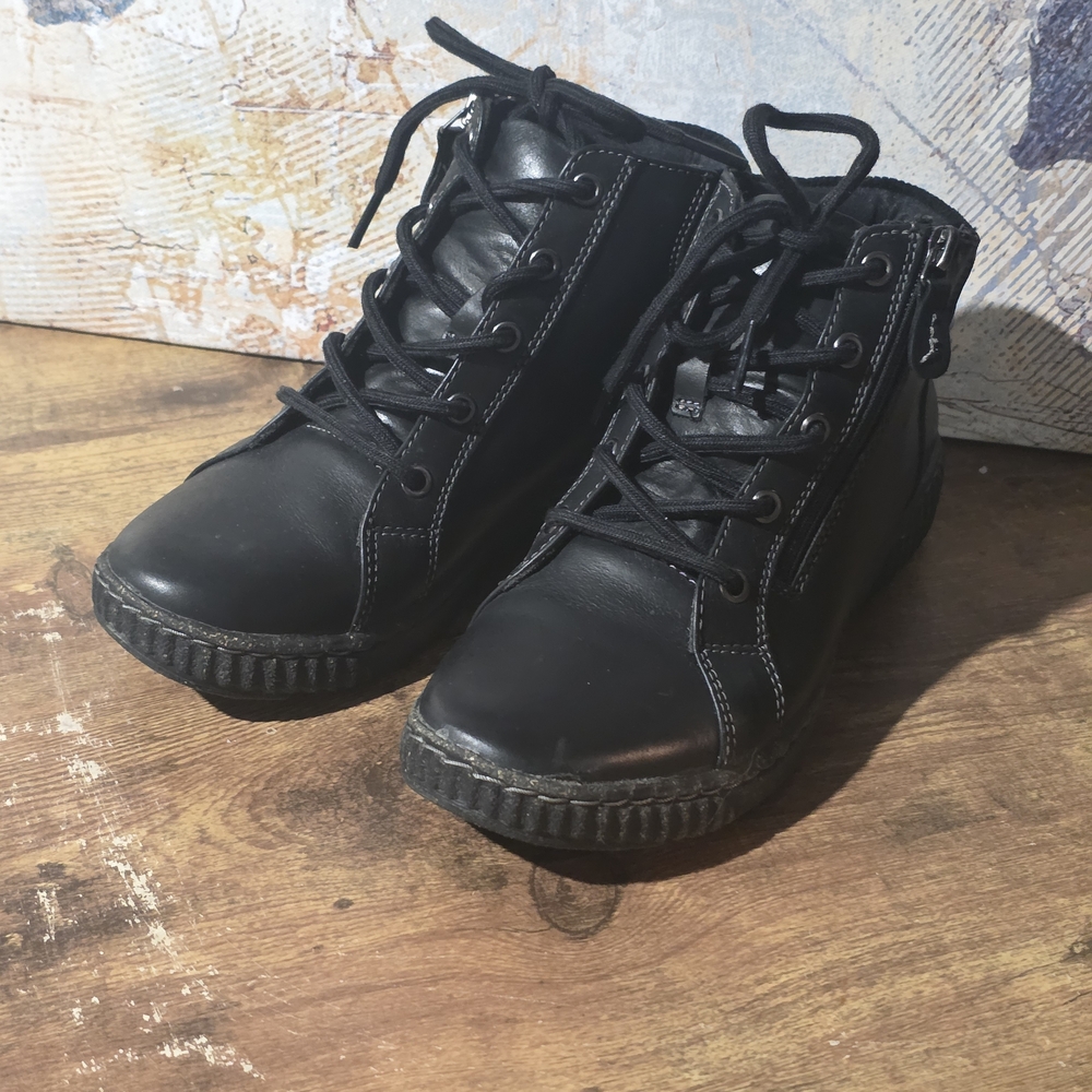 Clarks Caroline Park Black Lace-Up Leather Ankle Boots With Side Zip.